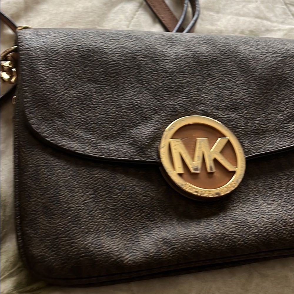 Mk bags bearly used it selling it!